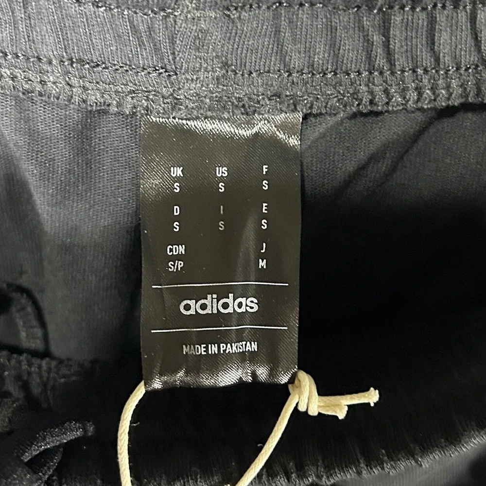 Adidas Black Shorts Q1 GD Graphic Print Logo Mens Small Gym Sweat Shorts New
